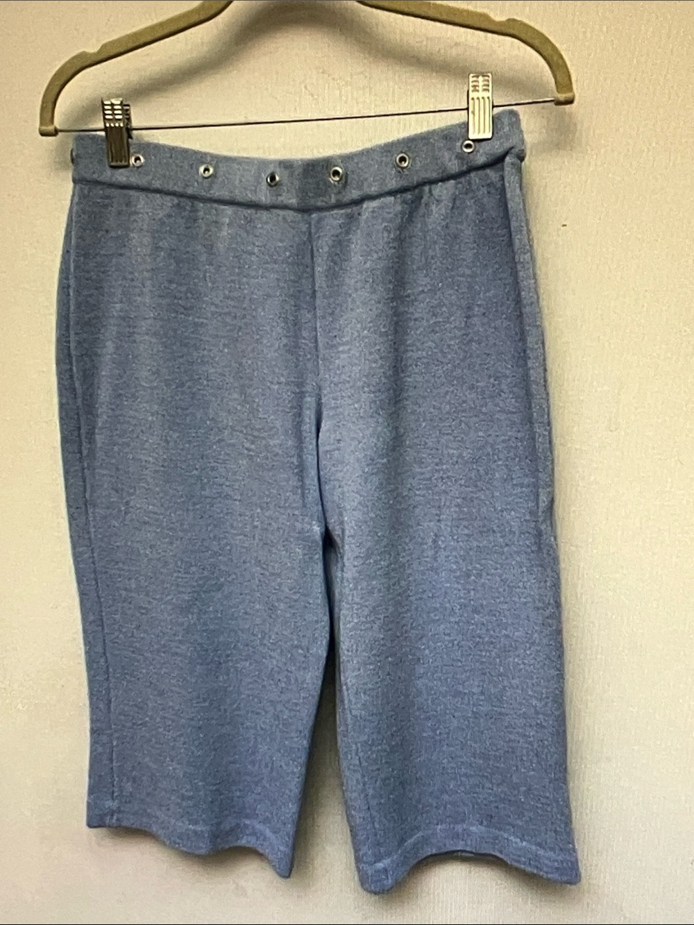 Cropped Knit Pull-On Pants with Grommet Waist in Heather Blue